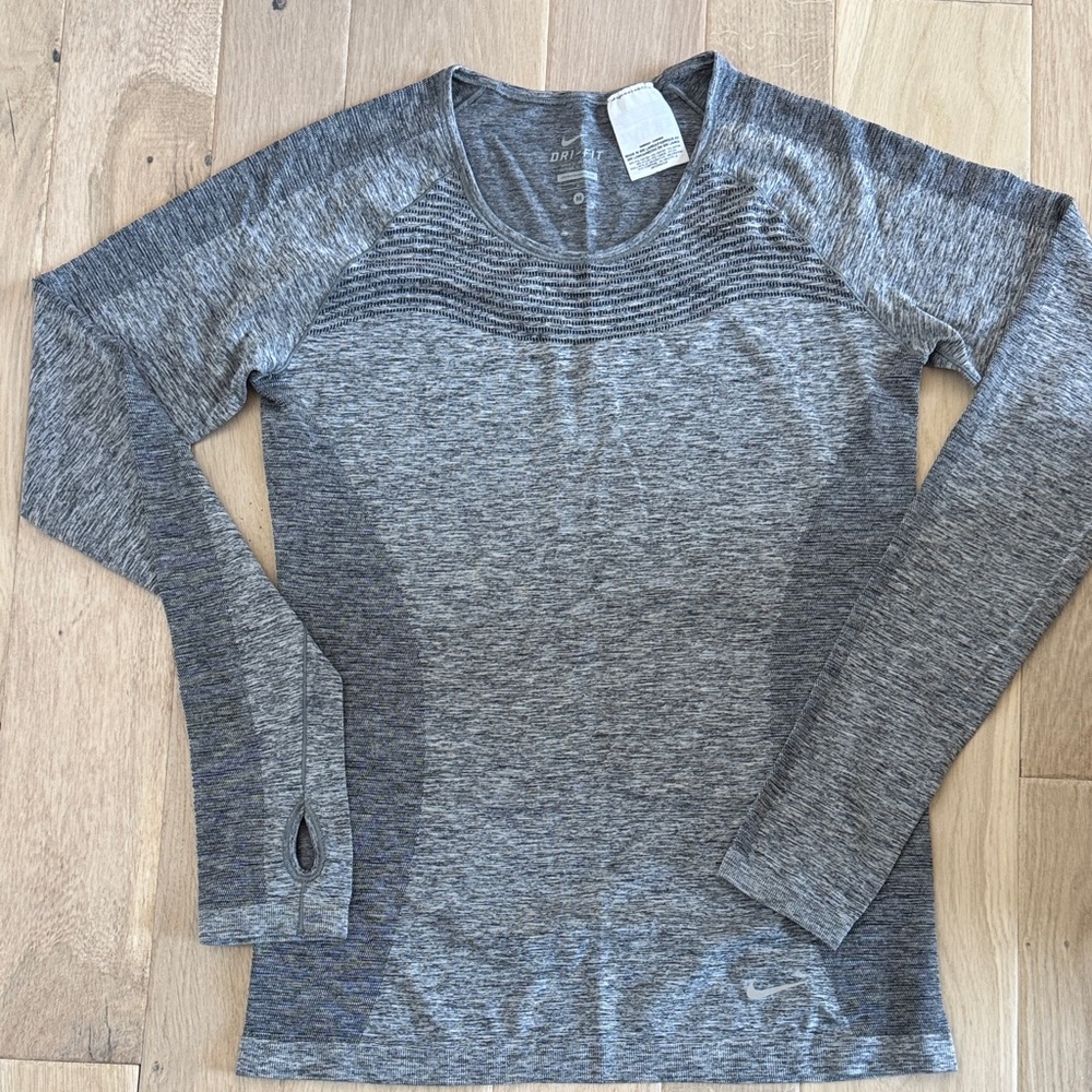Nike Heather Gray Long Sleeve Performance Shirt women’s medium